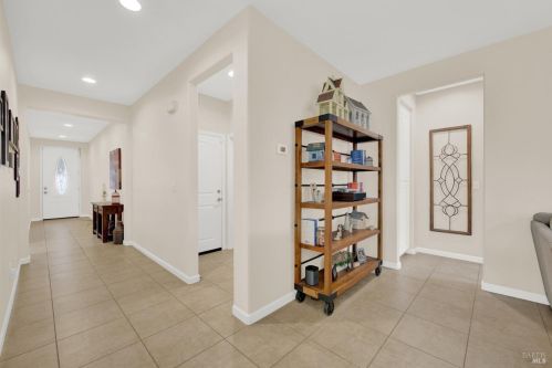 8001 Finchley Ct, Vacaville CA  95687-8253 exterior