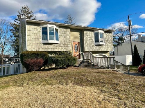 125 Spiral Rd, Holtsville, NY 11742-2236