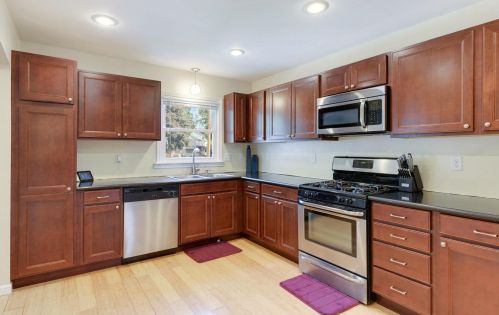 919 Dodd Rd, Saint Paul, MN 55118-1207