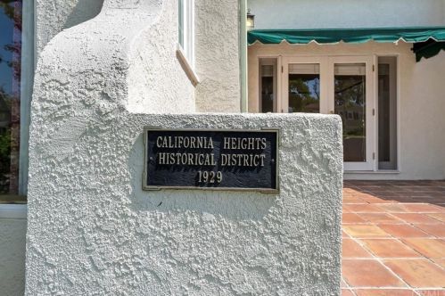 825 37th St, Long Beach, CA 90807-4139