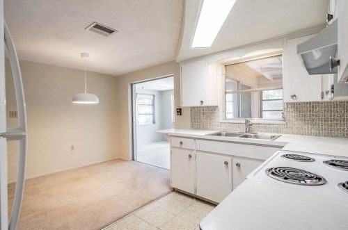 3249 Holiday Lake Dr, Tarpon Springs FL  34691-5013 exterior