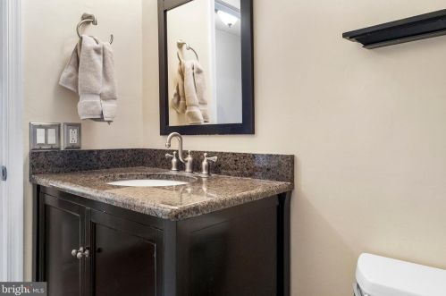 64 Holly Ct, Trenton NJ 08619-4636 exterior