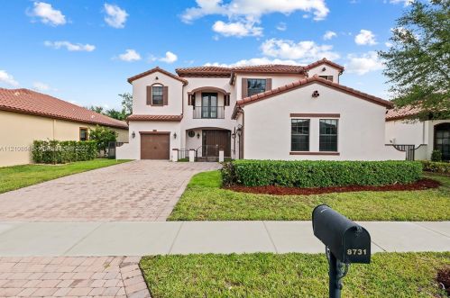 8731 41st St, Hollywood, FL 33024-8703