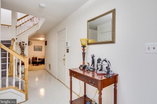 6340 Dakine Cir, Springfield, VA 22150-1194