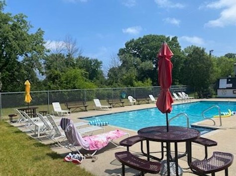 4137 Cherrywood Ln, Milwaukee WI 53209-1003 exterior