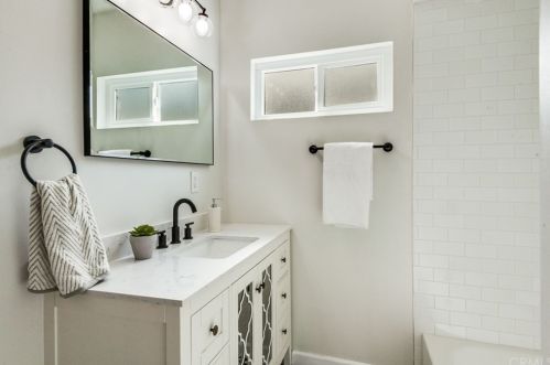 4911 122nd St, Hawthorne CA  90250-3509 exterior