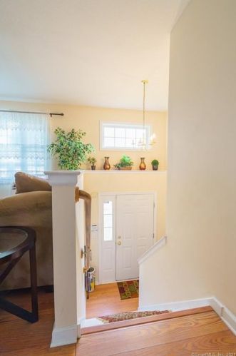140 Village Green Dr, New Britain, CT 06053-2647