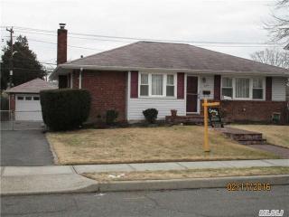 525 Whittier Ave, Plainedge, NY 11756-5638