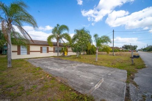 3604 20th St, Lehigh Acres, FL 33976-3406