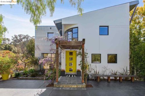 717 Caldwell Rd, Oakland, CA 94611-1803