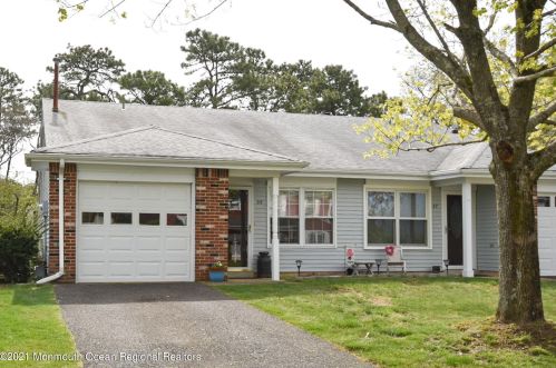 35 Mariner Pl, Bricktown, NJ 08723-7206