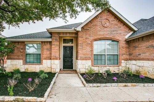 621 Bent Oak Dr, Fort Worth, TX 76131-4231