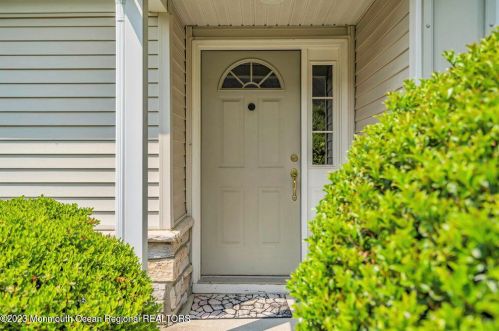 5 Winding River Rd, Lakewood NJ  08701-5734 exterior