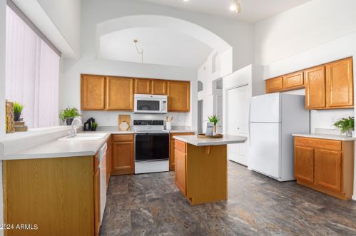 20450 39th Dr, Glendale, AZ 85308-4759