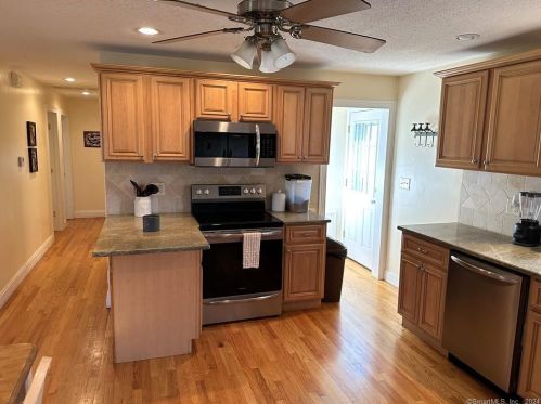 398 Alling St, Kensington CT  06037-2110 exterior