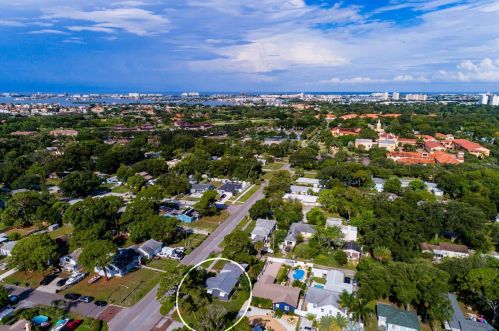 5933 15th Ave, Saint Petersburg FL  33707-3305 exterior