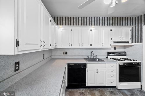 366 Clements Bridge Rd, Runnemede NJ  08078-1919 exterior