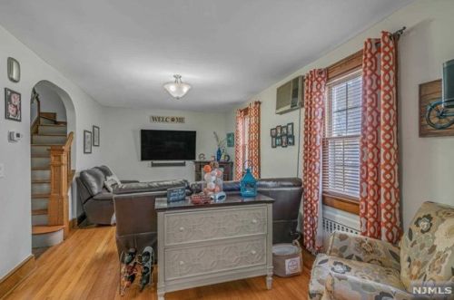 371 Innes Rd, Wood-Ridge, NJ 07075-1127
