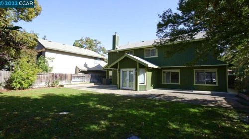 9456 Fairlight Ct, Elk Grove CA  95758-1031 exterior