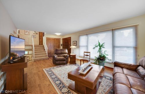 1308 Tamarack Dr, Hammond, IN 46321-4218