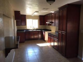 700 Monterey St, Avenal, CA 93204-1422