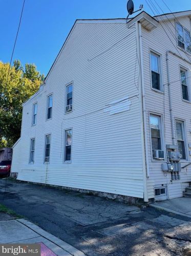 16 Olden Ave, Trenton, NJ 08609-1522