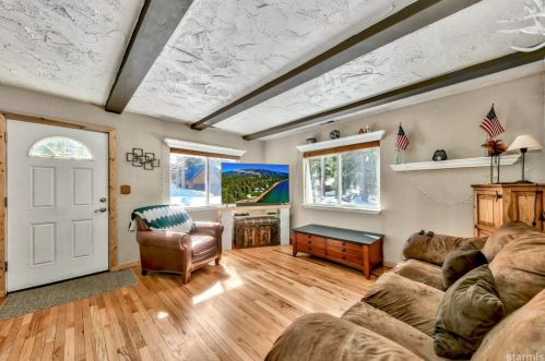 825 Nahane Dr, South Lake Tahoe, CA 96150-4103