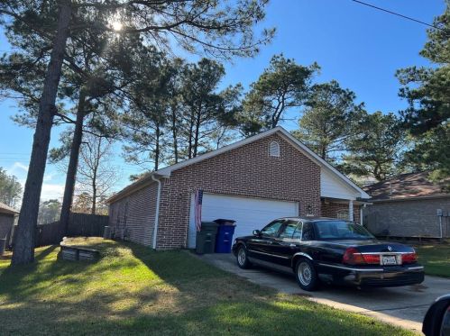 148 Hidden Valley Cir, Huntsville, TX 77340-1700