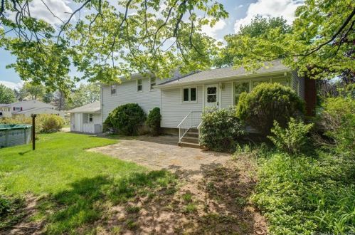 27 Welch Rd, North Haven CT  06473-2844 exterior