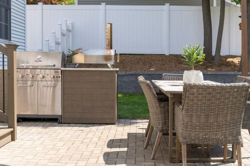 275 Wooster St, New Britain CT 06052-1030 exterior