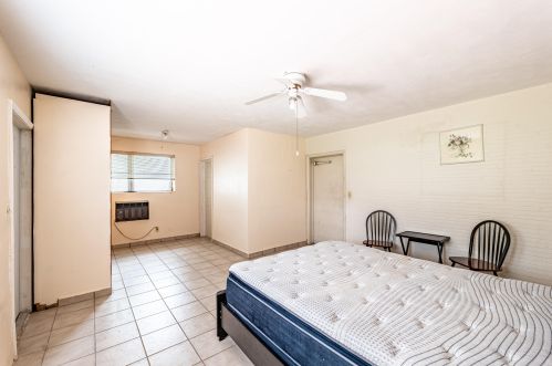 60 Olive Dr, Hialeah FL  33010-5212 exterior