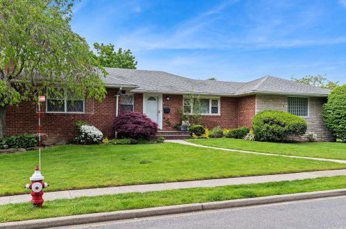 216 Willets Ln, Muttontown, NY 11753-1614