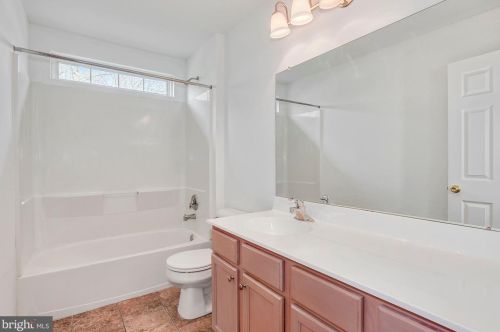 142 Laurel Trl, Swedesboro NJ  08085-4074 exterior