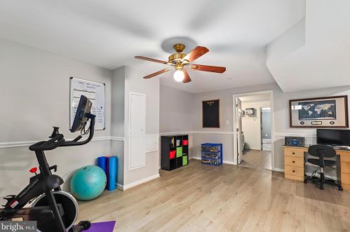 1426 Cellar Crk Way, Herndon VA  20170-2805 exterior