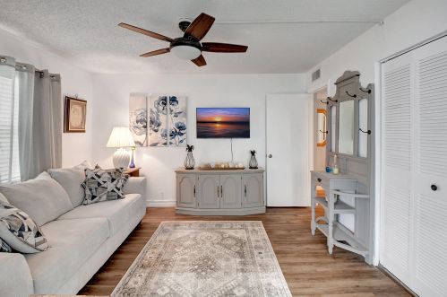 828 Flanders R, Delray Beach FL  33484-5335 exterior