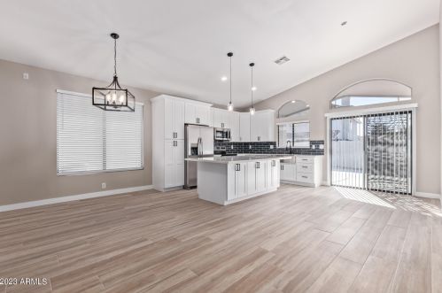 1722 Gilmore Cir, Mesa AZ 85206-3855 exterior