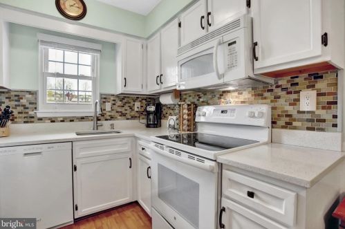 124 Chester Ct, Downingtown, PA 19335-4215
