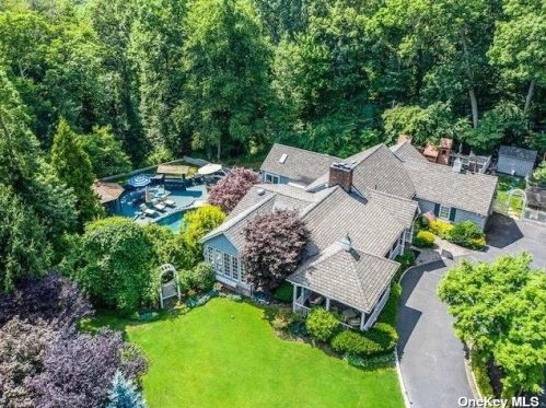 33 Emerson Rd, Muttontown, NY 11545-3117