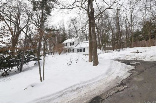 13 Lakeport Dr, Patterson NY  12563-1632 exterior