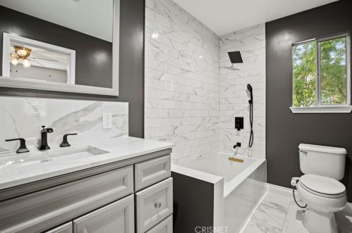 27836 Mariposa Ln, Santa Clarita CA  91384-4114 exterior