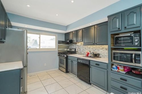 452 Outlook Ave, Babylon NY  11704-4312 exterior