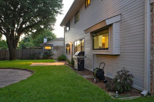 300 Springridge Ln, Euless TX  76039-8034 exterior