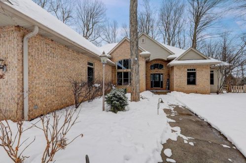 1947 Southwood Trl, West Bend WI  53090-8971 exterior