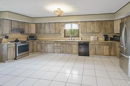 226 Juniper Ridge Dr, Waterbury CT  06708-1912 exterior