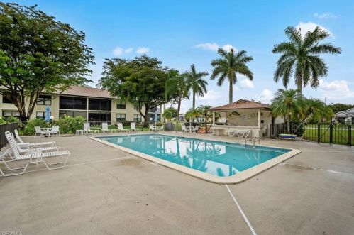 4330 Chantelle Dr, Naples FL  34112-7187 exterior