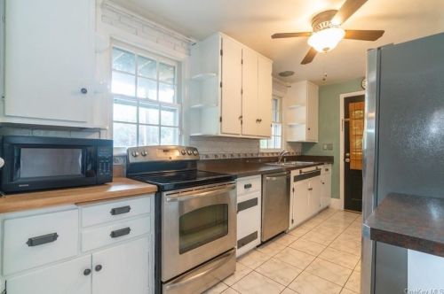 22 Circular Rd, Poughkeepsie, NY 12601-4604