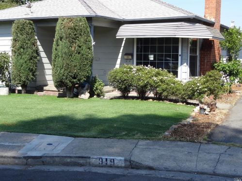 919 Georgia St, Santa Rosa, CA 95404-5105