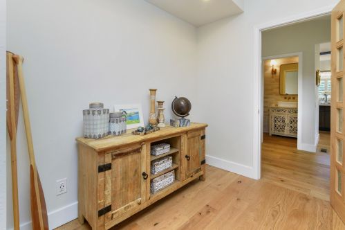 560 Apple Grove Cir, Santa Barbara CA  93105-4086 exterior