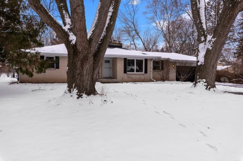 729 Bender Rd, Milwaukee, WI 53217-4151