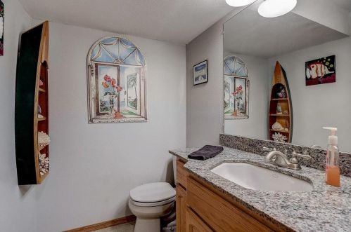 13190 Scarborough Dr, Waukesha WI  53151-6122 exterior